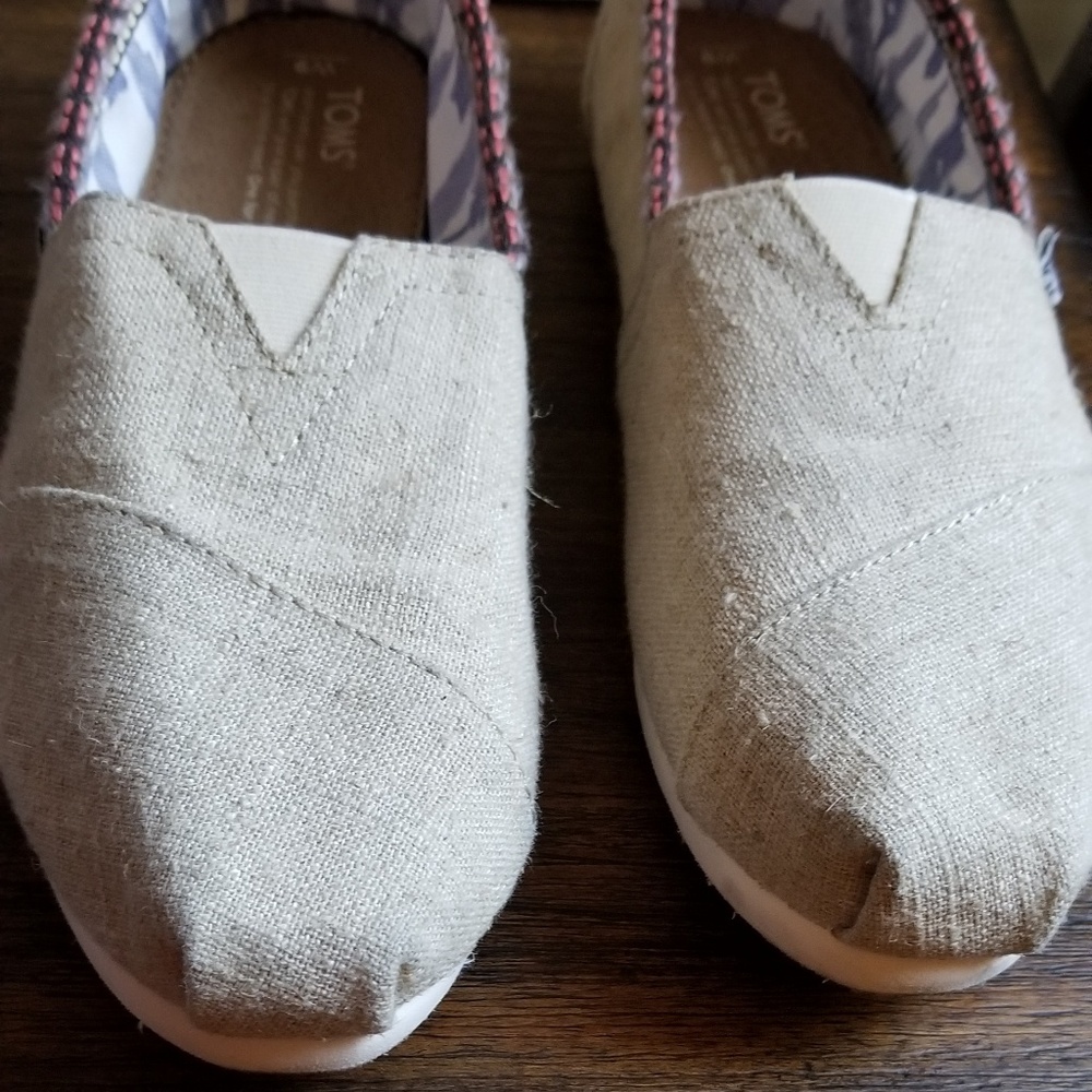 TOMS - Picture 3 of 7